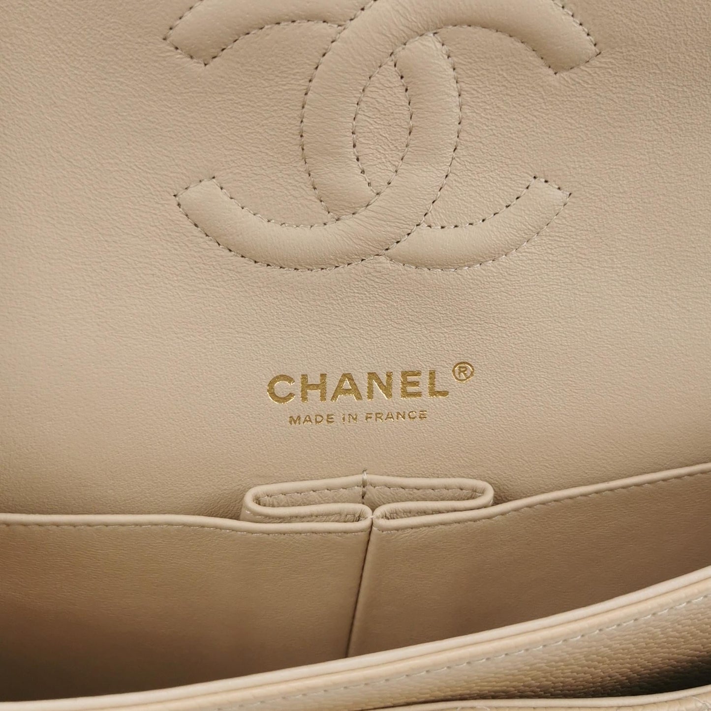 Classic Flap Seasonal limited Edition Medium quilted CC turn-lock