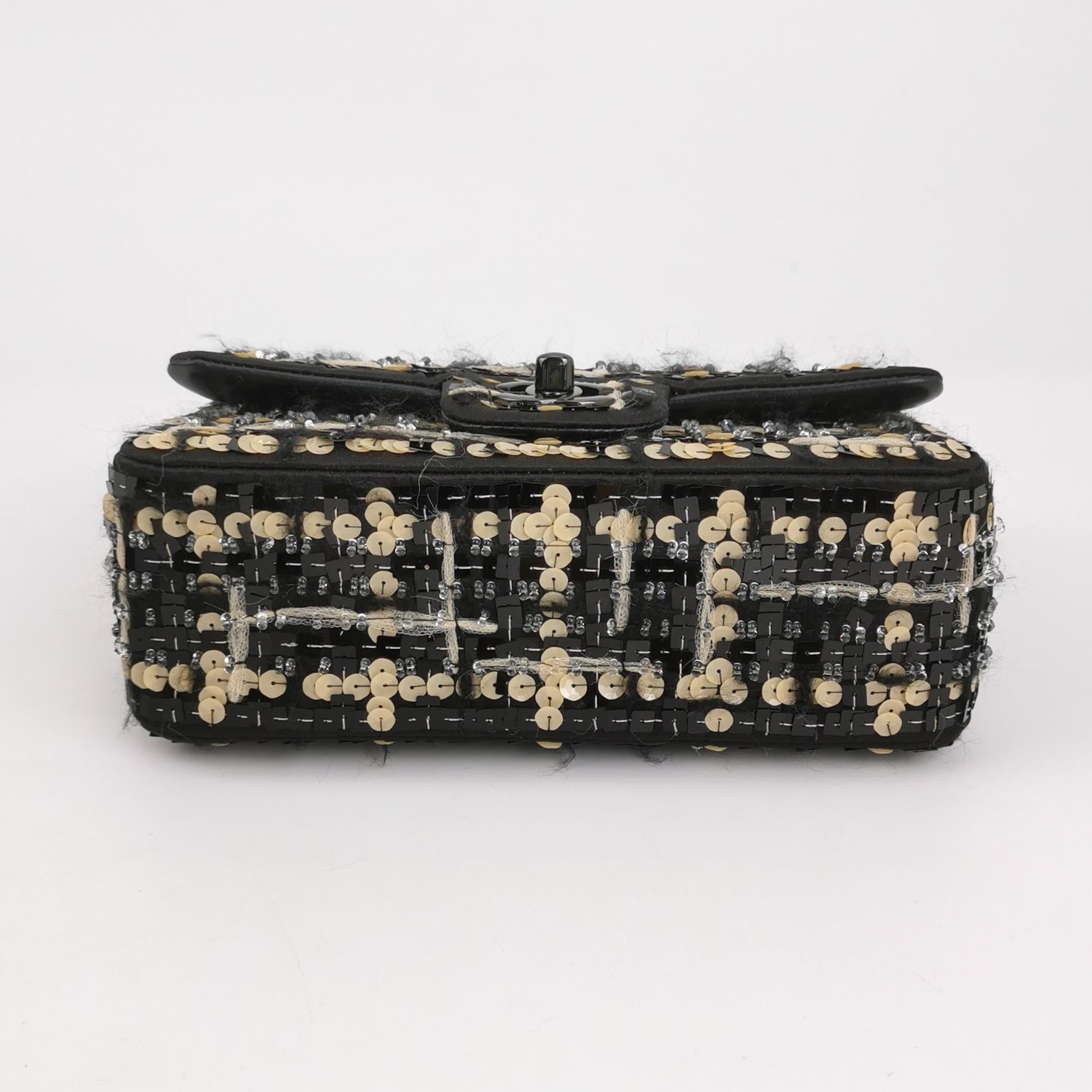 Classic Flap Seasonal limited Edition Mini CC turn-lock