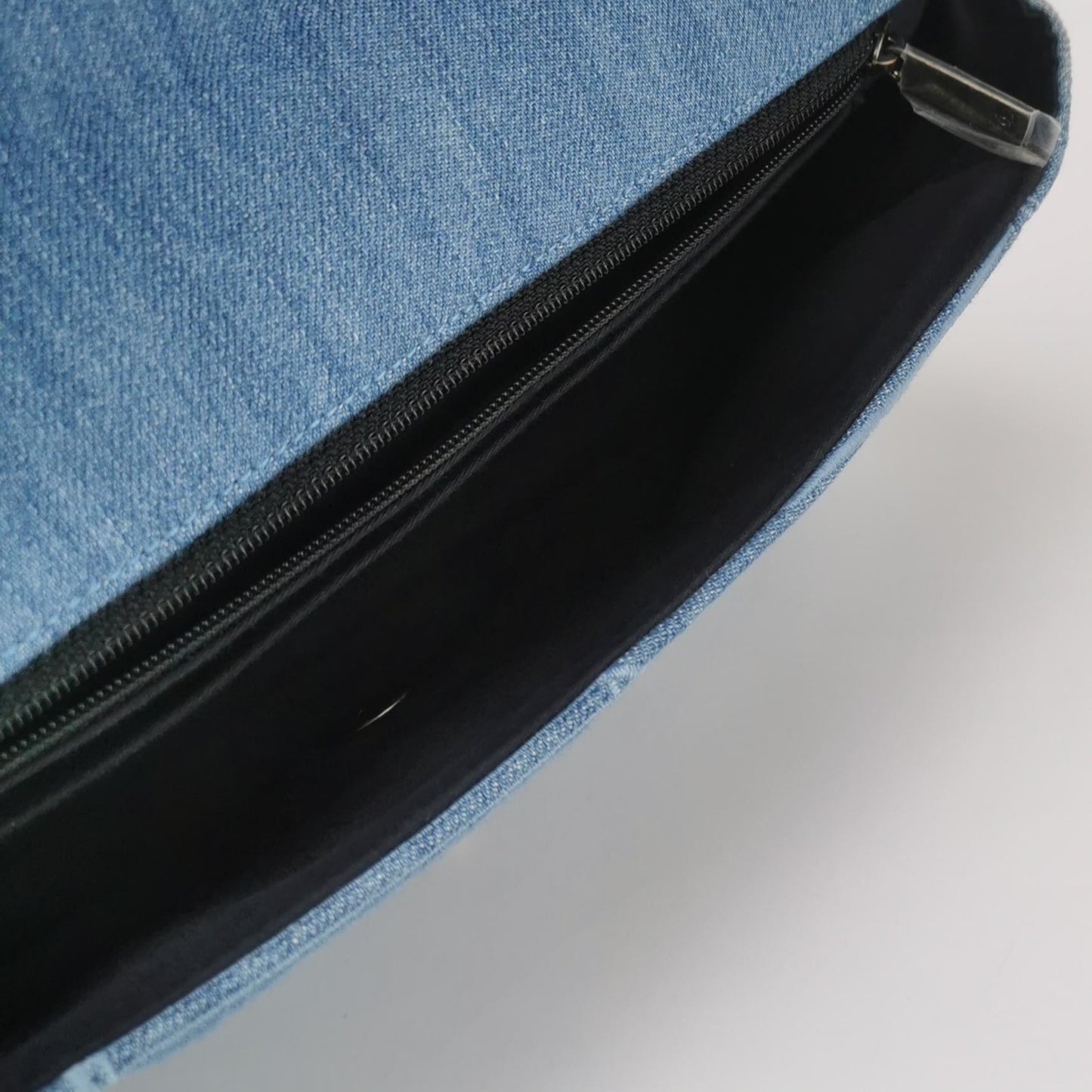 Classic Flap Seasonal limited Edition Medium Denim Logo CC turn-lock