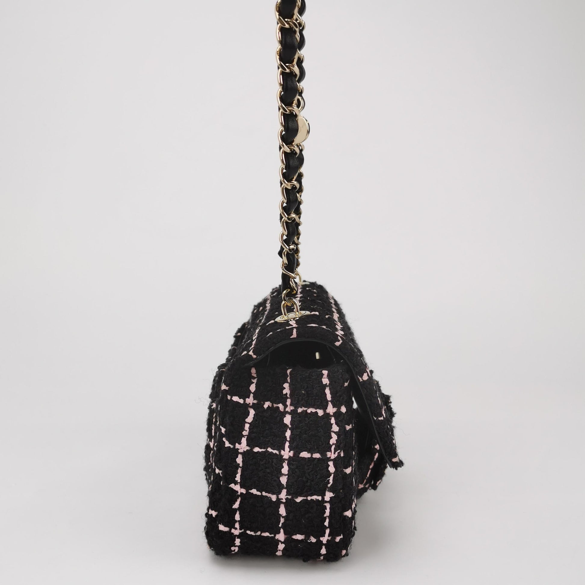 Flap Bag CC turn-lock logo