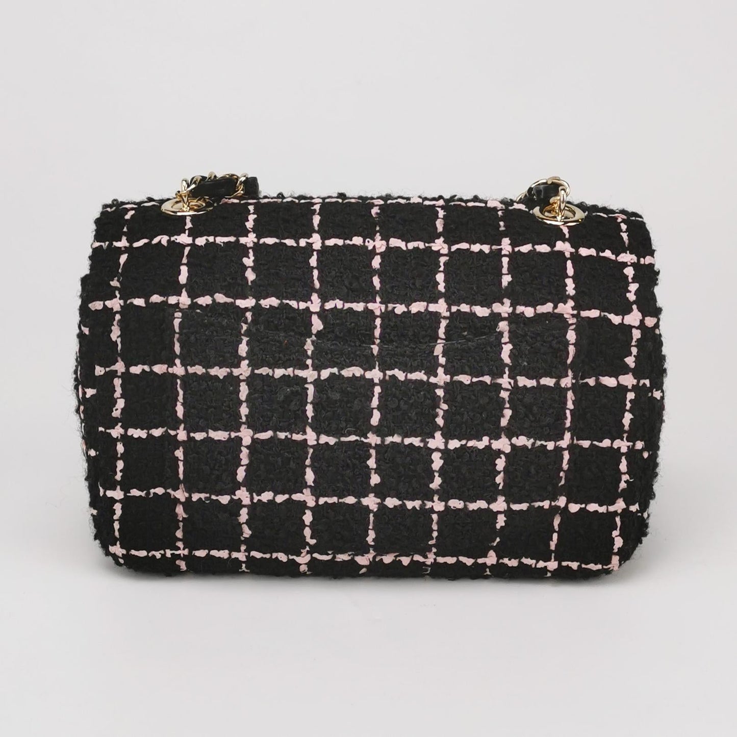 Flap Bag CC turn-lock logo