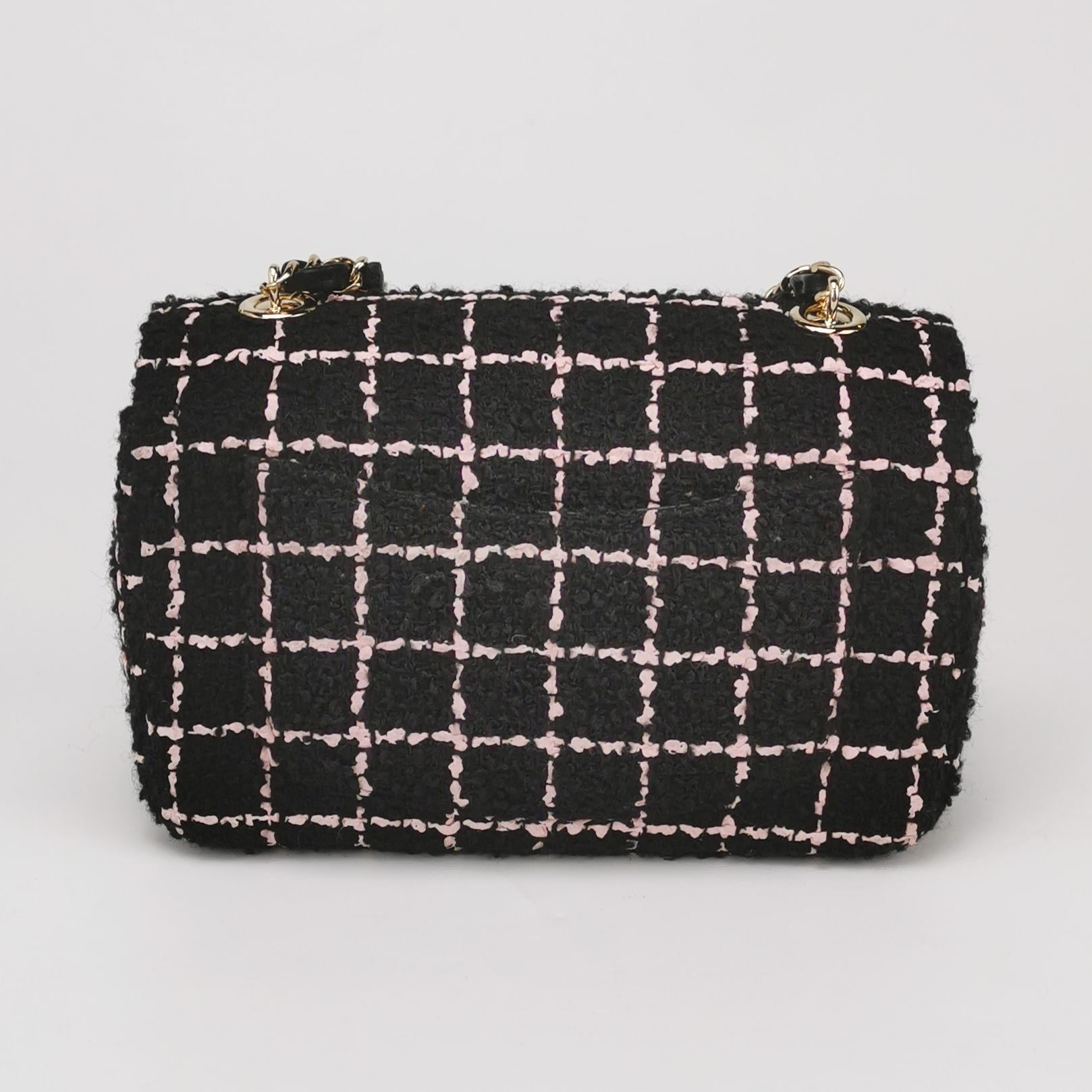 Flap Bag CC turn-lock logo