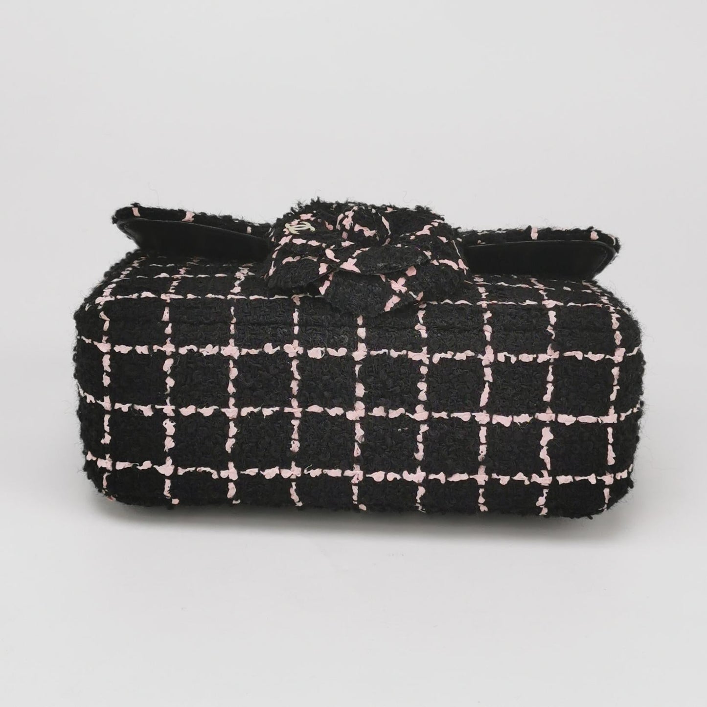 Flap Bag CC turn-lock logo