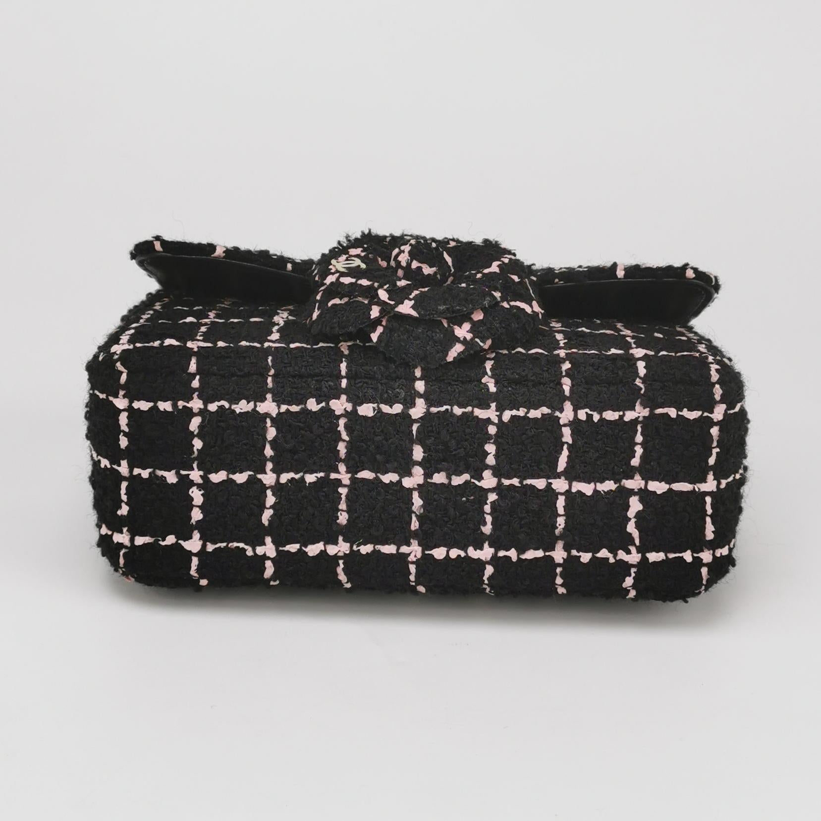 Flap Bag CC turn-lock logo