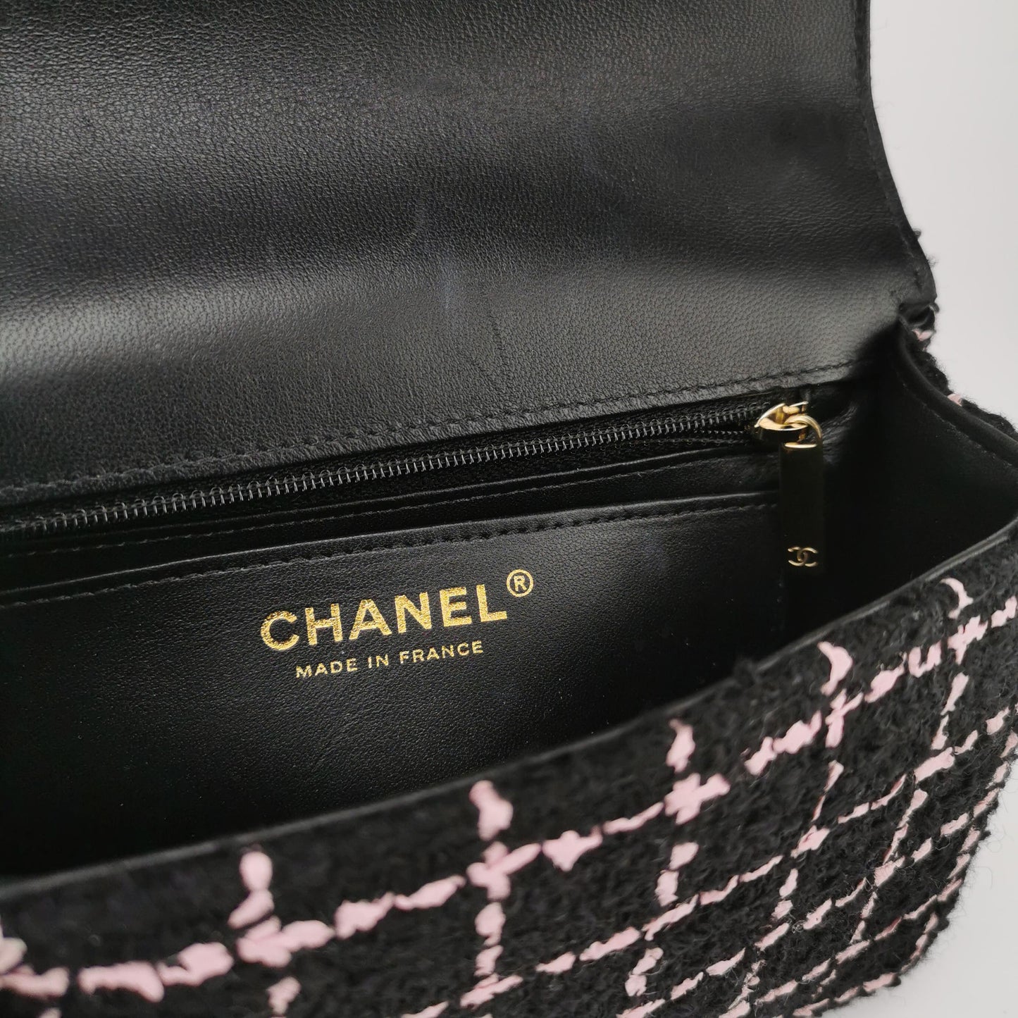 Flap Bag CC turn-lock logo