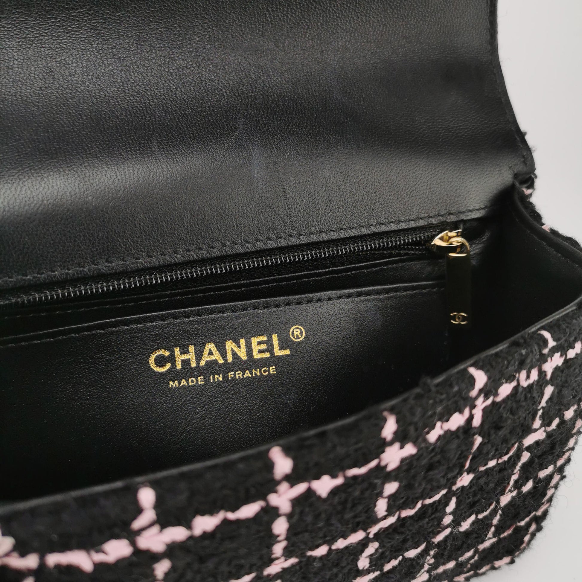 Flap Bag CC turn-lock logo